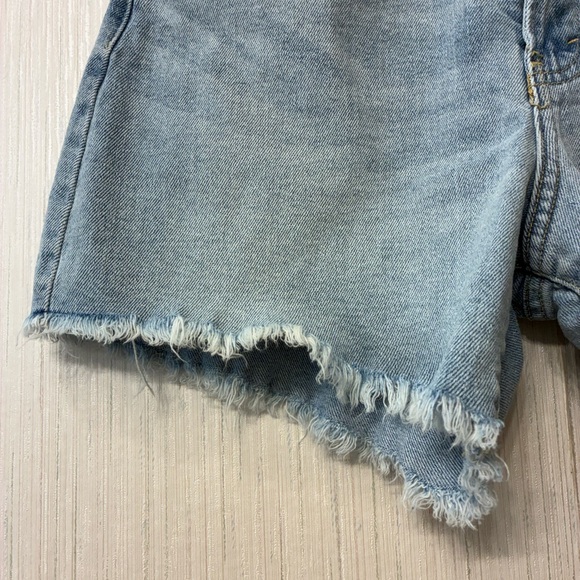 Abercrombie Curve Love High Rise MD Shorts 26/2 Light Wash Denim Frayed Hem - Picture 3 of 6